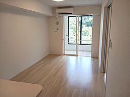 スカイヒルズＢ 102 1階1LDKのリビング/ダイニング