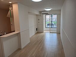 メゾン・ラフィネIII 102 1階1LDKのリビング/ダイニング