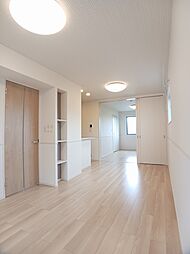 メディオ　パーロ　Ａ 105 1階1LDKのリビング/ダイニング