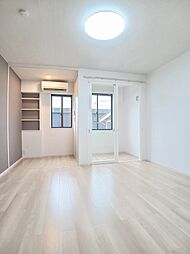 リュミエールＢ 102 1階ワンルームのリビング/ダイニング