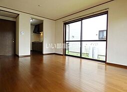 ウッディ昭島 A 1階3LDKのリビング/ダイニング