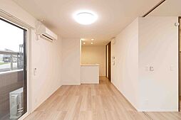 にゅうまごびれっじIV 105 1階1LDKのリビング/ダイニング