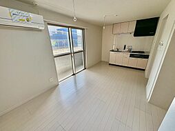 アミティ女神 101 1階2LDKのリビング/ダイニング