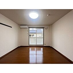 Surplus　One　Primrose 102 1階1Kのリビング/ダイニング