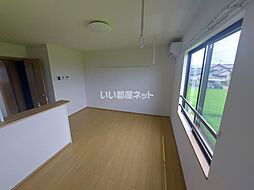 East Village III棟 206 2階1LDKのリビング/ダイニング