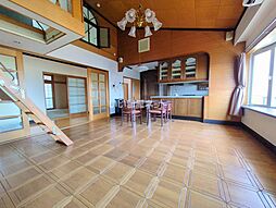 エスポアール春日II 301 3階4LDKのリビング/ダイニング