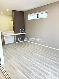 Loska 102 1階1LDKのリビング/ダイニング