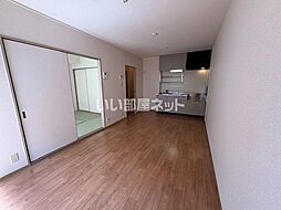 ロイヤルガーデン愛子C棟 102 1階2DKのリビング/ダイニング