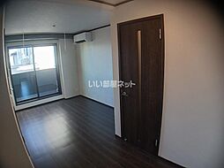 Roger Confort III(-ロジェ コンフォール-) 202 2階1LDKのリビング/ダイニング