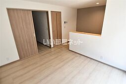 KARIN8 203 1階1LDKのリビング/ダイニング