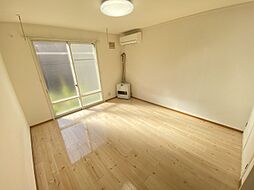 ファミリオII 102 1階1Kのリビング/ダイニング