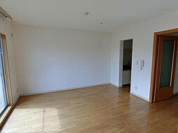 ファミーユ金井 0101 1階2LDKのリビング/ダイニング