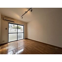 フラットウエスト1 103 1階1Kのリビング/ダイニング