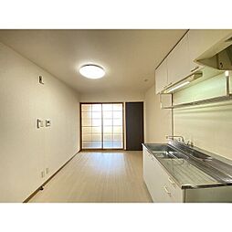 Surplus　K&K 203 2階2DKのリビング/ダイニング