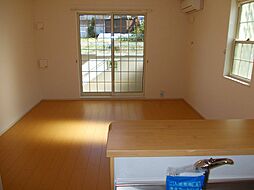 トレバドール優 106 1階1Kのリビング/ダイニング