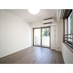 プレール・ドゥーク学芸大学II 201 1階ワンルームのリビング/ダイニング