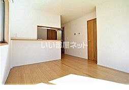 イリス A1 1階2LDKのリビング/ダイニング