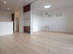 メゾン・ド・プリマ 106 1階2LDKのリビング/ダイニング