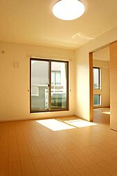 フローラル　ティアラ 203 2階2DKのリビング/ダイニング