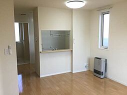 デュアルブラウン B 102 1階1LDKのリビング/ダイニング