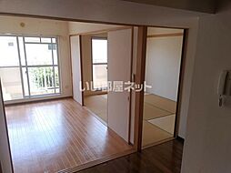 ラークバーレィ 205 2階3DKのリビング/ダイニング