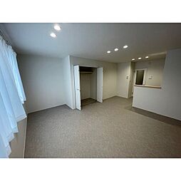 Maison de Rich 102 1階ワンルームのリビング/ダイニング