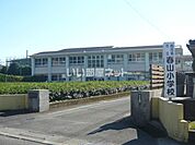 【小学校】鹿児島市立春山小学校まで942ｍ
