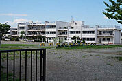 【小学校】大和町立吉岡小学校まで857ｍ