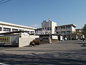 【中学校】桜丘中学校まで1021ｍ