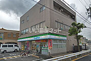 【コンビニエンスストア】ファミリーマート小浦忠岡南店まで825ｍ