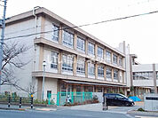 【中学校】灘中学校まで508ｍ