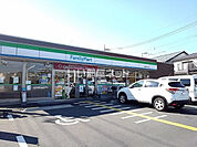 【コンビニエンスストア】ファミリーマート　草加旭町二丁目店まで598ｍ