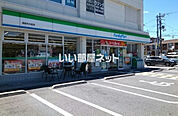 【コンビニエンスストア】ファミリーマート 関西外大前店まで130ｍ