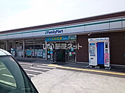 【コンビニエンスストア】ファミリーマート 中登美ヶ丘六丁目店まで1111ｍ
