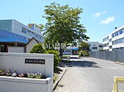 【小学校】苫小牧市立豊川小学校まで697ｍ