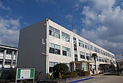 【小学校】佐世保市立中里小学校まで620ｍ