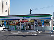 【コンビニエンスストア】ファミリーマート川棚青龍街道店まで717ｍ
