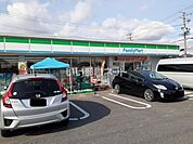 【コンビニエンスストア】ファミリーマート 鈴鹿寺家店まで742ｍ