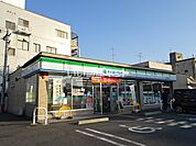 【コンビニエンスストア】ファミリーマート 伏見深草西浦店まで368ｍ
