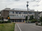 【小学校】高岡市立戸出西部小学校まで973ｍ