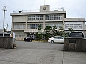 【小学校】高岡市立木津小学校まで756ｍ