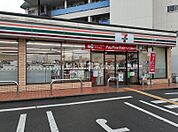 【コンビニエンスストア】セブン-イレブン 大和高田三倉堂南店まで826ｍ