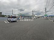 【コンビニエンスストア】ファミリーマート津山平福店まで649ｍ