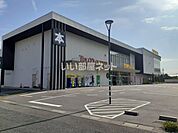 【レンタルビデオ】ＴＳＵＴＡＹＡ東福原店まで953ｍ