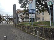 【小学校】上峰小学校まで642ｍ