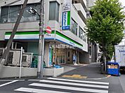【コンビニエンスストア】ファミリーマート新宿五丁目東店まで300ｍ