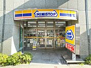 【コンビニエンスストア】ミニストップ新宿左門町店まで189ｍ