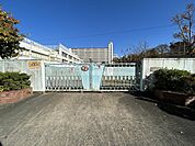 【小学校】新宿区立東戸山小学校まで499ｍ
