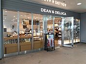 【喫茶店・カフェ】ディーン&デルーカ カフェ ODAKYU湘南GATE店まで639ｍ