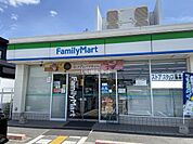 【コンビニエンスストア】ファミリーマート 曙川東一丁目店まで147ｍ